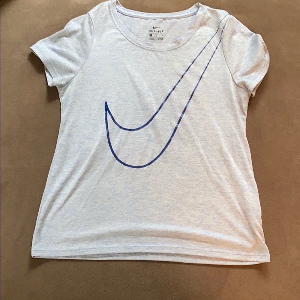 Girls Nike Shirt. Large. Blue.